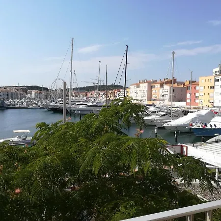 Apartment 1ere Ligne Vue Port Avec Balcon, Piscine