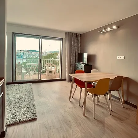 Apartment 1ere Ligne Vue Port Avec Balcon, Piscine *